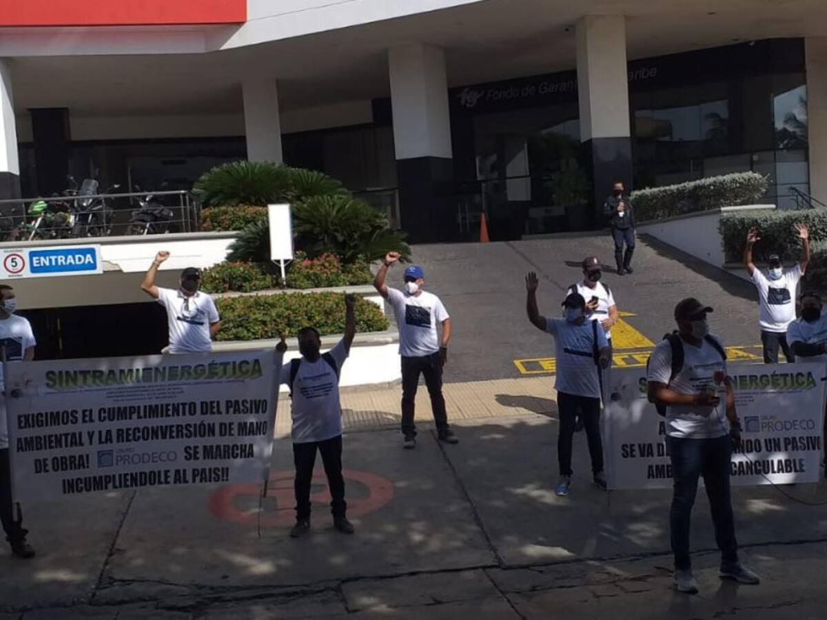 Trabajadores de Prodeco protestan ante posible cierre de minas en el Cesar