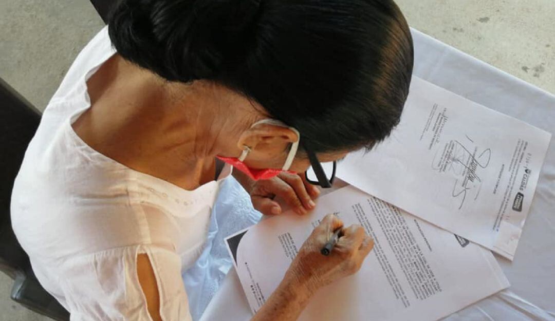 Beneficiaria titulación de predios