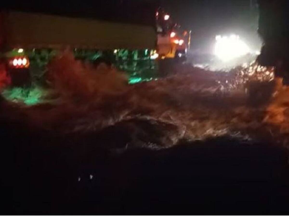 Reportan varios derrumbes en la Autopista Medellín-Bogotá en San Luis