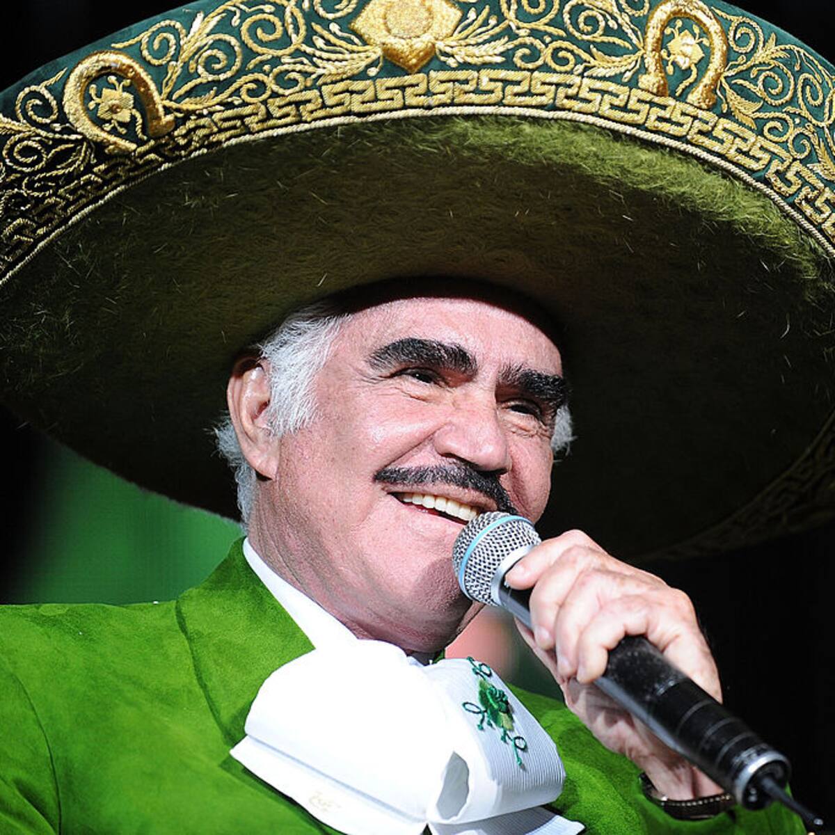 Vicente Fernández es homenajeado por grandes figuras del regional mexicano en nuevo álbum de duetos