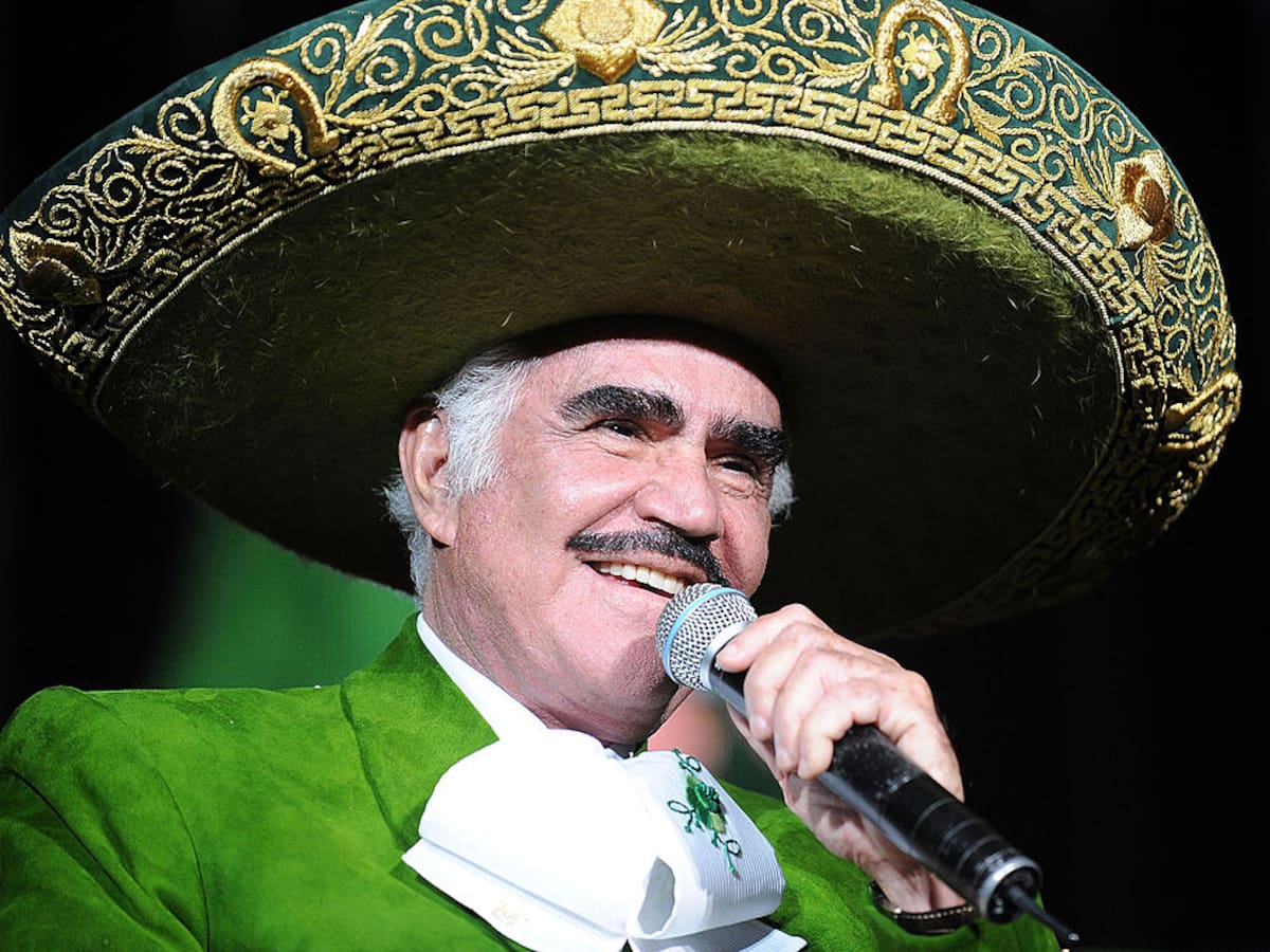 Vicente Fernández es homenajeado por grandes figuras del regional mexicano en nuevo álbum de duetos
