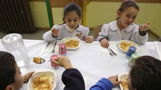 Los síntomas aparecieron luego de consumir un arroz con pollo en la institución/ Imagen de referencia. Foto: Getty Images