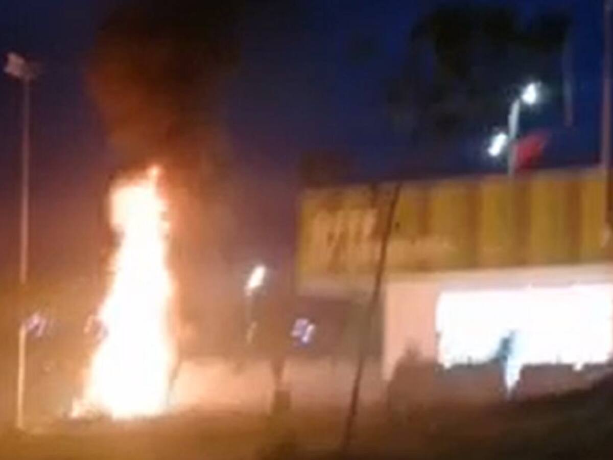 VIDEO: Atacan sede de Tránsito Floridablanca