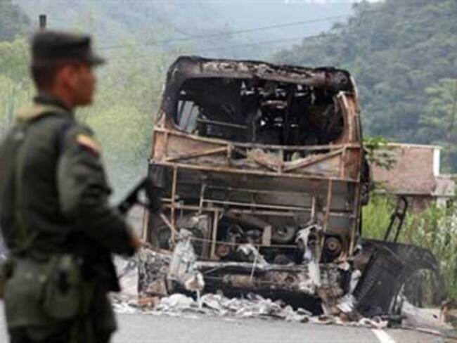 Farc atentan contra deseo de paz de colombianos, dice Angelino Garzón sobre paro armado en Chocó