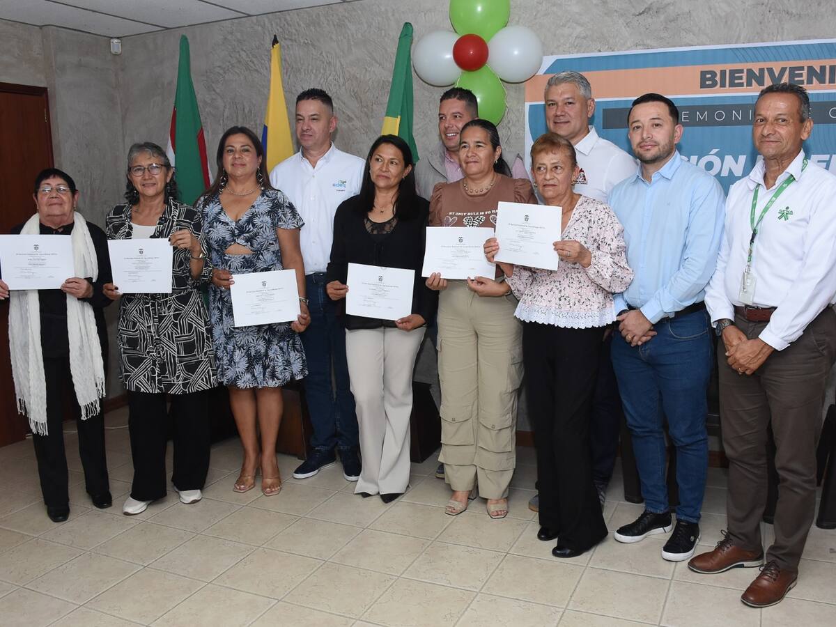 77 Mujeres rurales y campesinos del Quindío certificados en electricidad básica