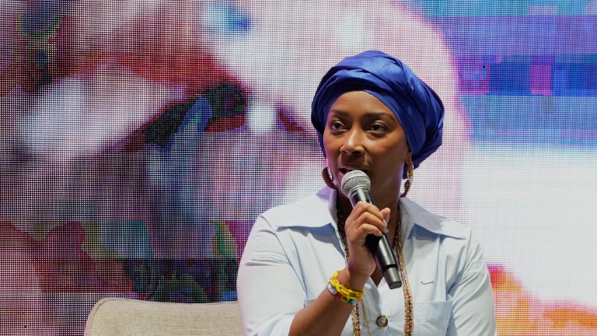 “Aunque hay toques de queda, la gente sale a cantar para contrarrestar la guerra”: Nidia Góngora