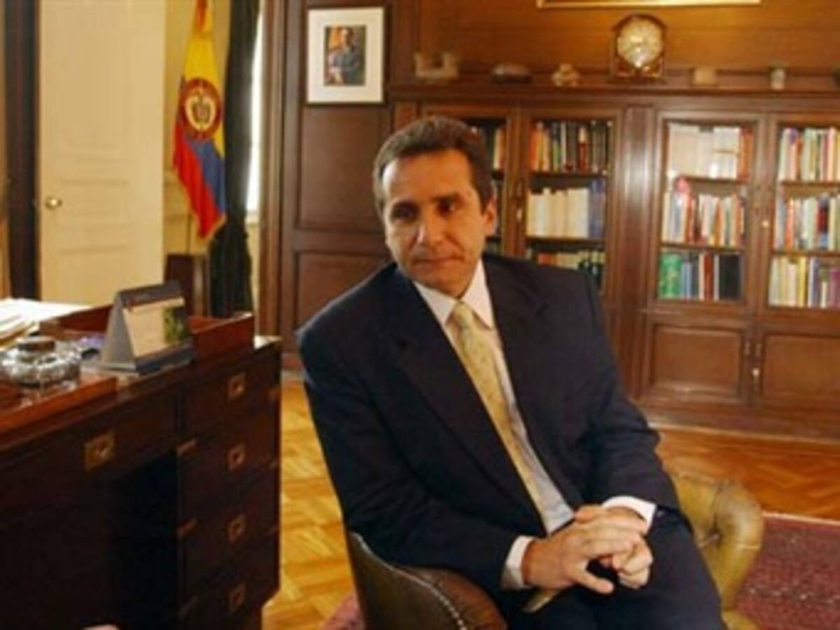 Álvaro Uribe no encerró a Yidis Medina en el baño: Bernardo Moreno