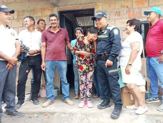 Ante este caso, la comunidad de la vereda El Macal, Santa Rita, junta de acción comunal y lideres del sector, pusieron materiales de construcción y mano de obra juntos con los policías, para la construcción de una mejor vivienda, trabajo que duró aproximadamente 3 meses.