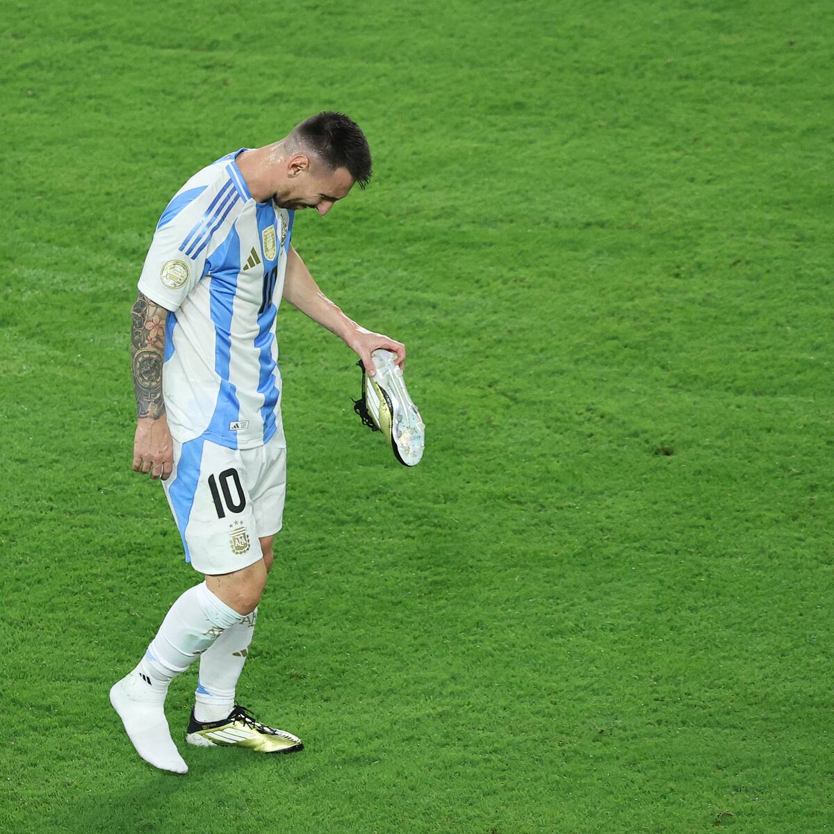 Entre lágrimas, Messi abandonó el partido contra Colombia: ¿por qué?