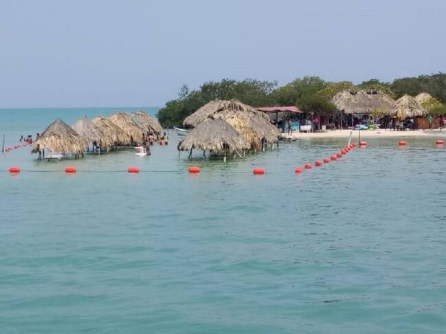 Expiden medidas de seguridad para embarcaciones y bañistas en Cholón