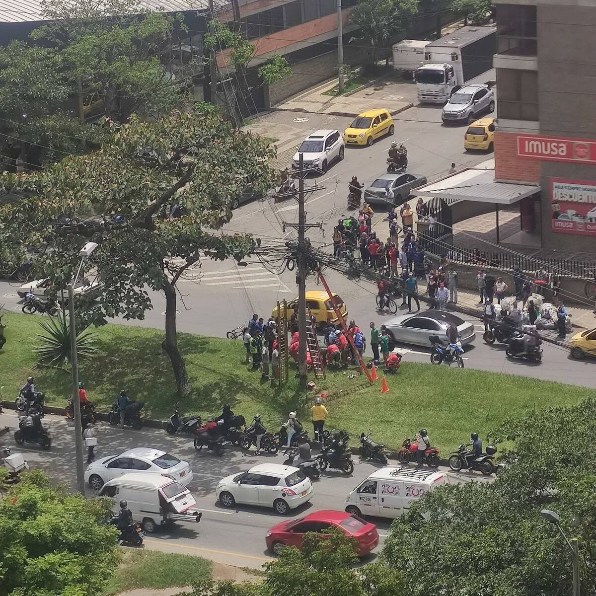 En Bello, trabajador de una empresa de telecomunicaciones se electrocutó