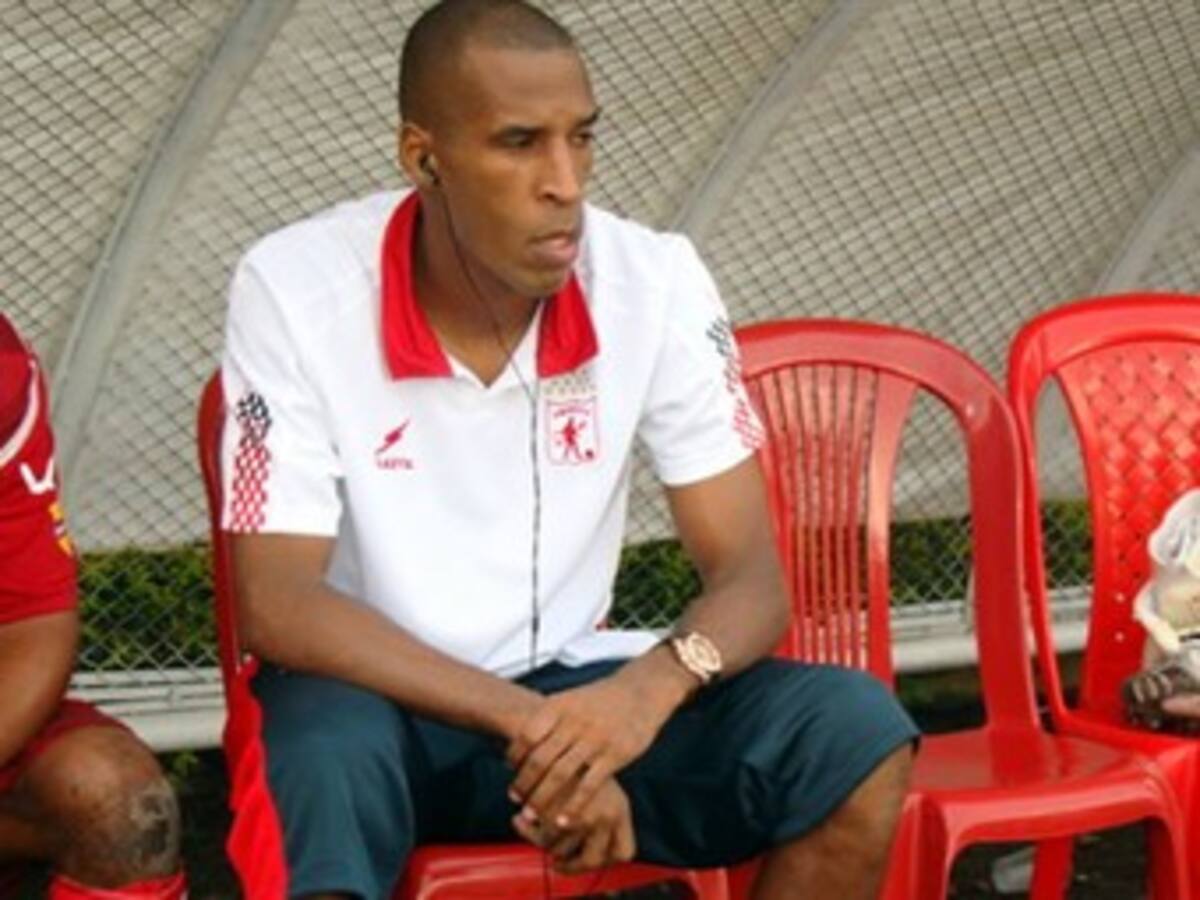 Futbolistas desempleados forman equipo mientras esperan firmar nuevo contrato