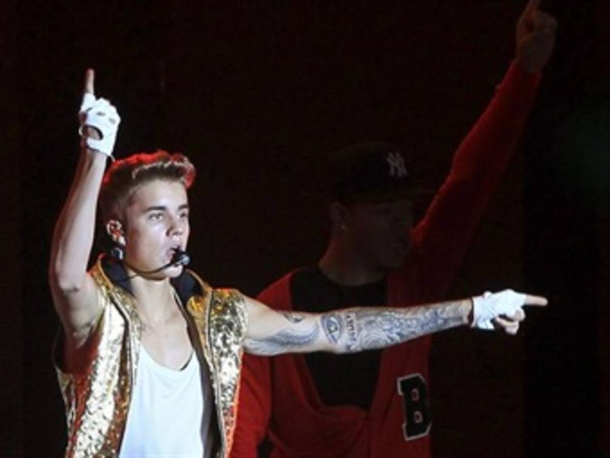 Adolescentes colombianos tras Justin Bieber