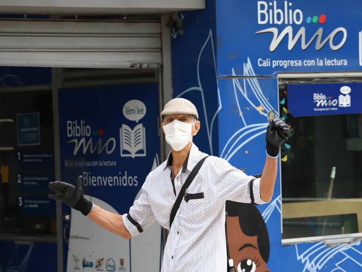 Metrocali reparte tapabocas en las estaciones del MIO