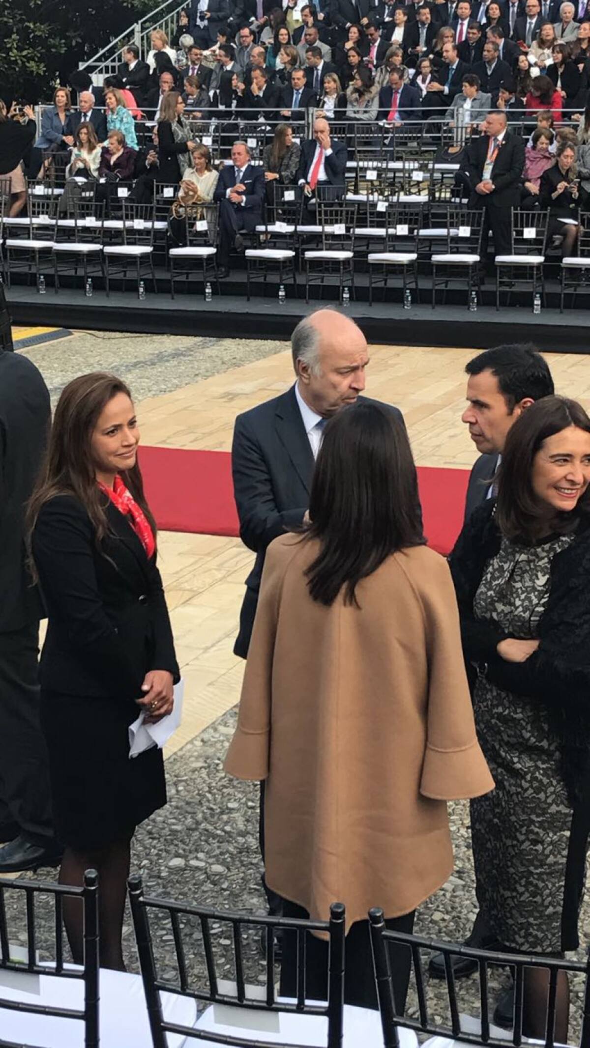 El ministro Guillermo Rivera a la espera del sumo pontífice.