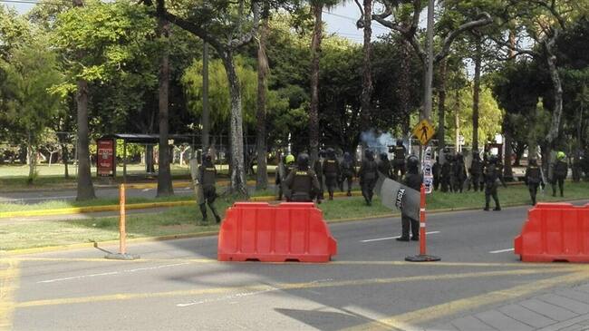 Caos al sur de Cali durante manifestación de Univalle en apoyo al paro agrario. Foto: Cortesía/ Sebastián Bedoya.