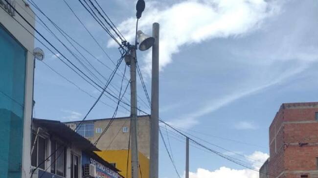 La empresa modernizará las redes e instalará nuevos postes y transformadores en la plaza de abastos