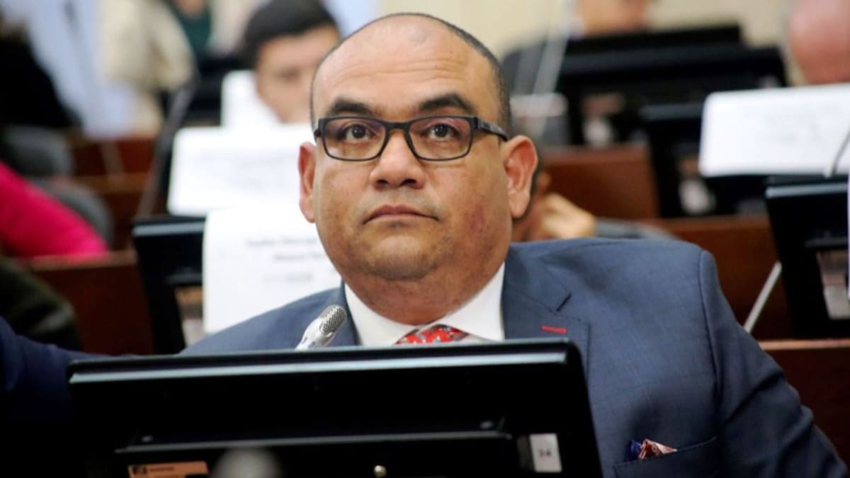 Senador Antonio Correa se aparta del Partido de la U y se une a la campaña de Iván Cepeda