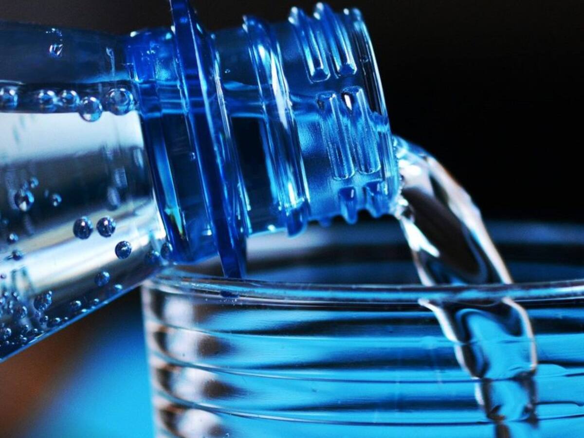 ¿QUÉ TAN INDISPENSABLE ES EL AGUA EN EL CUERPO HUMANO?