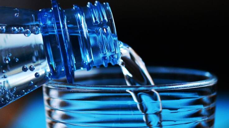 ¿QUÉ TAN INDISPENSABLE ES EL AGUA EN EL CUERPO HUMANO?