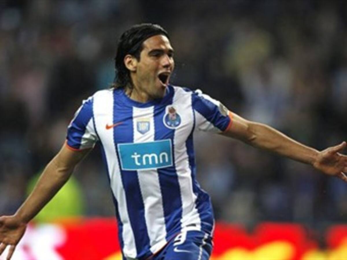 El Oporto, con dos goles de Falcao, gana el clásico al Sporting de Lisboa