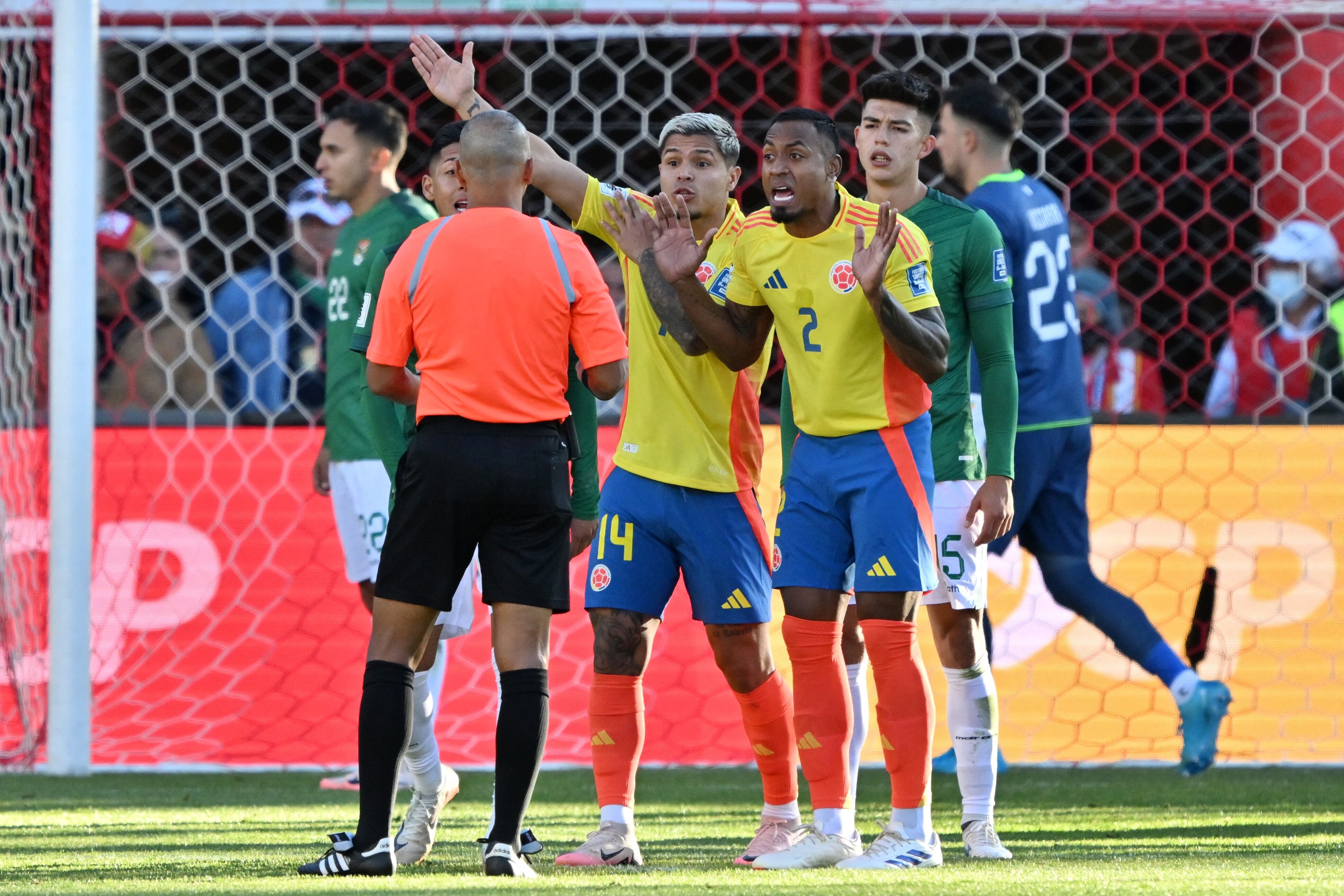 Willer Ditta durante las Eliminatorias con la Selección Colombia. (Photo by AIZAR RALDES / AFP) (Photo by AIZAR RALDES/AFP via Getty Images)
