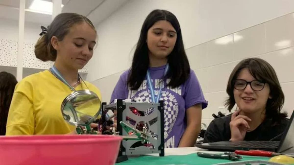 La joven colombiana que creará un nanosatélite en India
