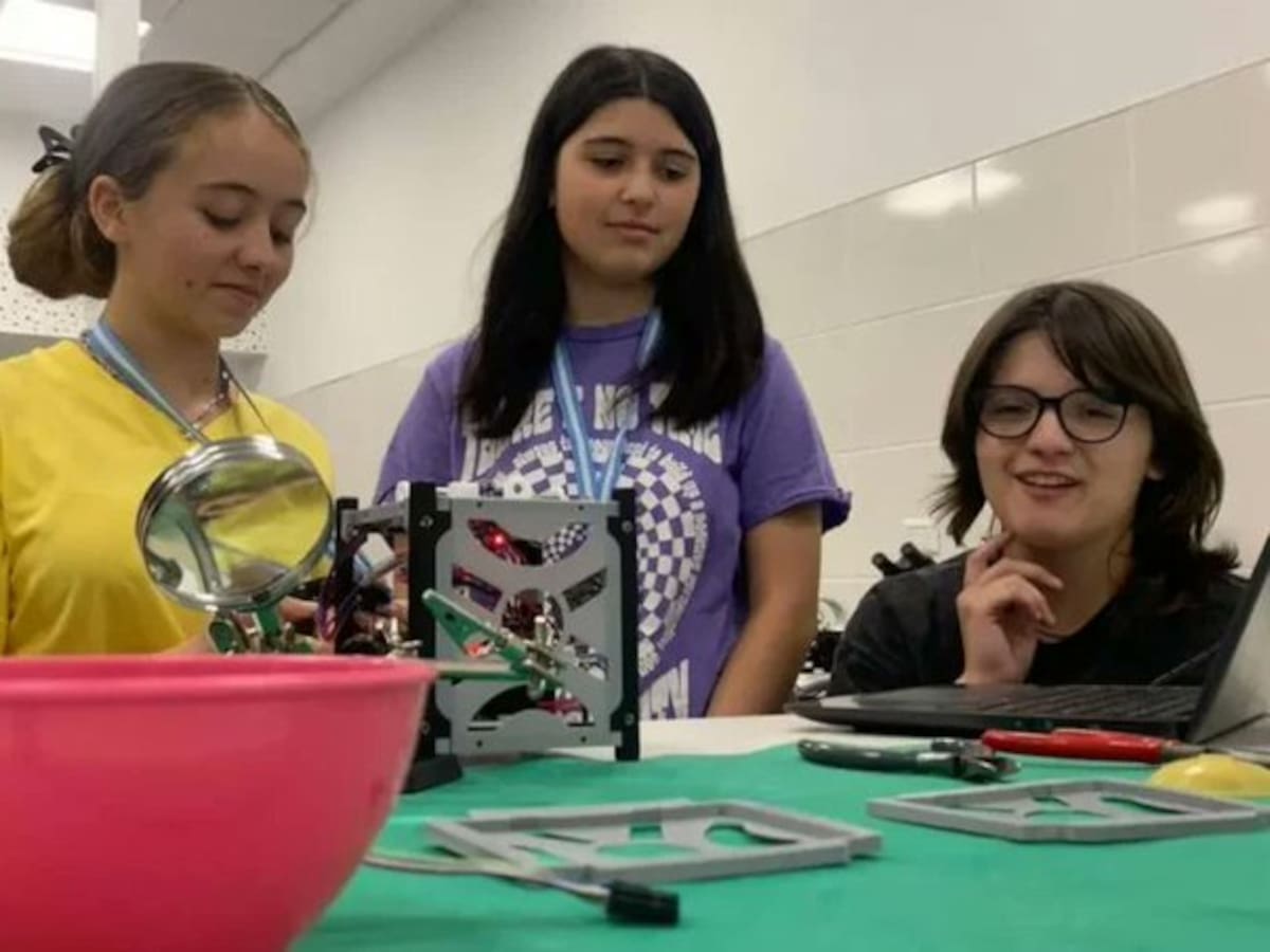 La joven colombiana que creará un nanosatélite en India