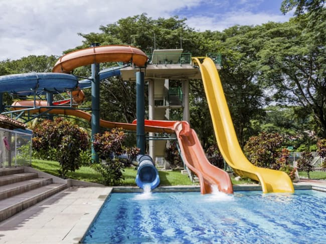 En La Pintada, viva una noche con el firmamento como abrigo en el Camping los Farallones: su clima cálido y paisaje increíble enmarcado por el cauce del río Cauca lo harán pasar, si es amante de la aventura, un momento inolvidable sin perder las comodidades apropiadas para dormir, cocinar y pasarla bien.
