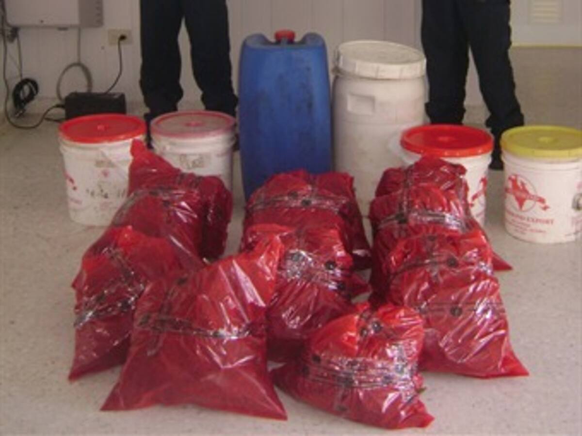 Incautan 25 kilos de marihuana abandonada en una lancha cerca a San Andrés