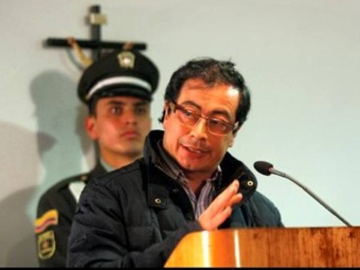 Petro entrega hoy argumentos de su defensa