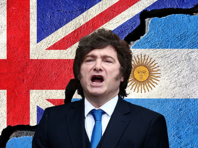 Banderas de Reino Unido y Argentina, Javier Milei. Fotos: Getty Images / (Photo by Tomas Cuesta/Getty Images)