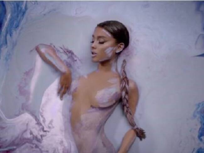 Ariana Grande estrena su nuevo sencillo “God is woman”