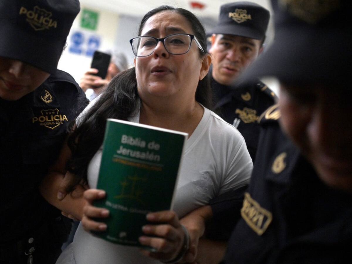 El Salvador: abogada de Derechos Humanos Ruth López denuncia persecución del gobierno Bukele