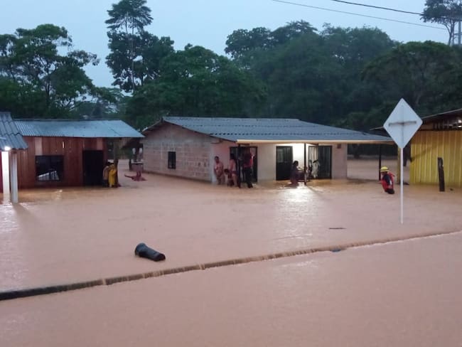 27 familias evacuadas, cerca de 70 personas damnificadas