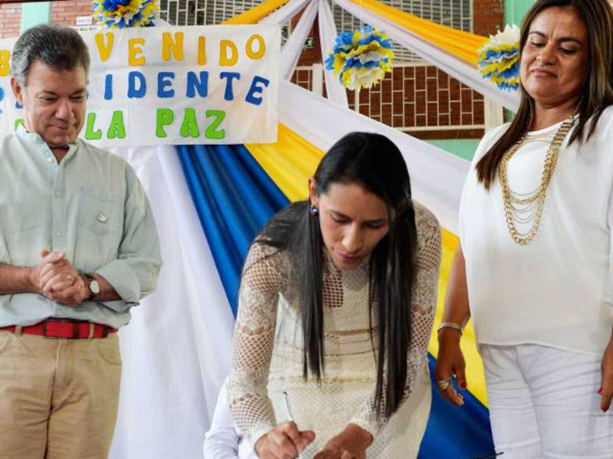 Colombia tiene en 2016 una nueva esperanza, la paz: Santos