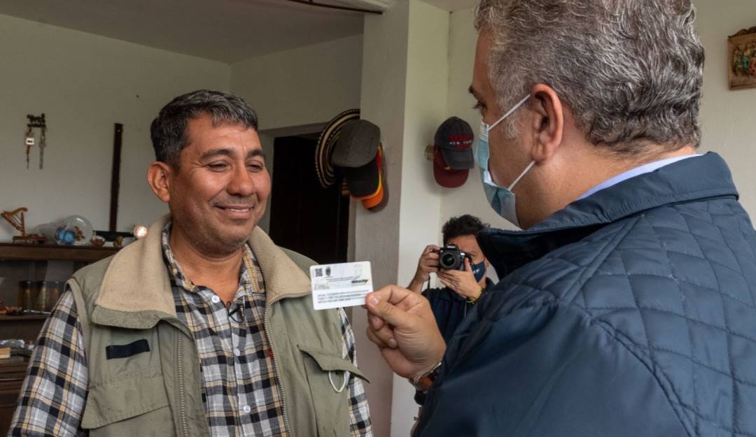 Entrega del estatuto de protección a migrantes/ Cortesía: Presidencia