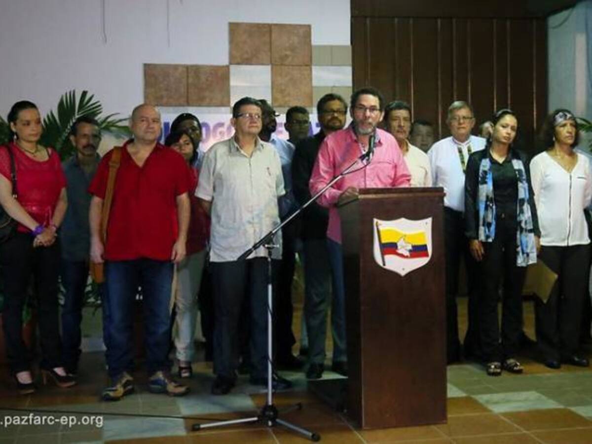 Las Farc no responderán por narcotráfico: Enrique Santiago