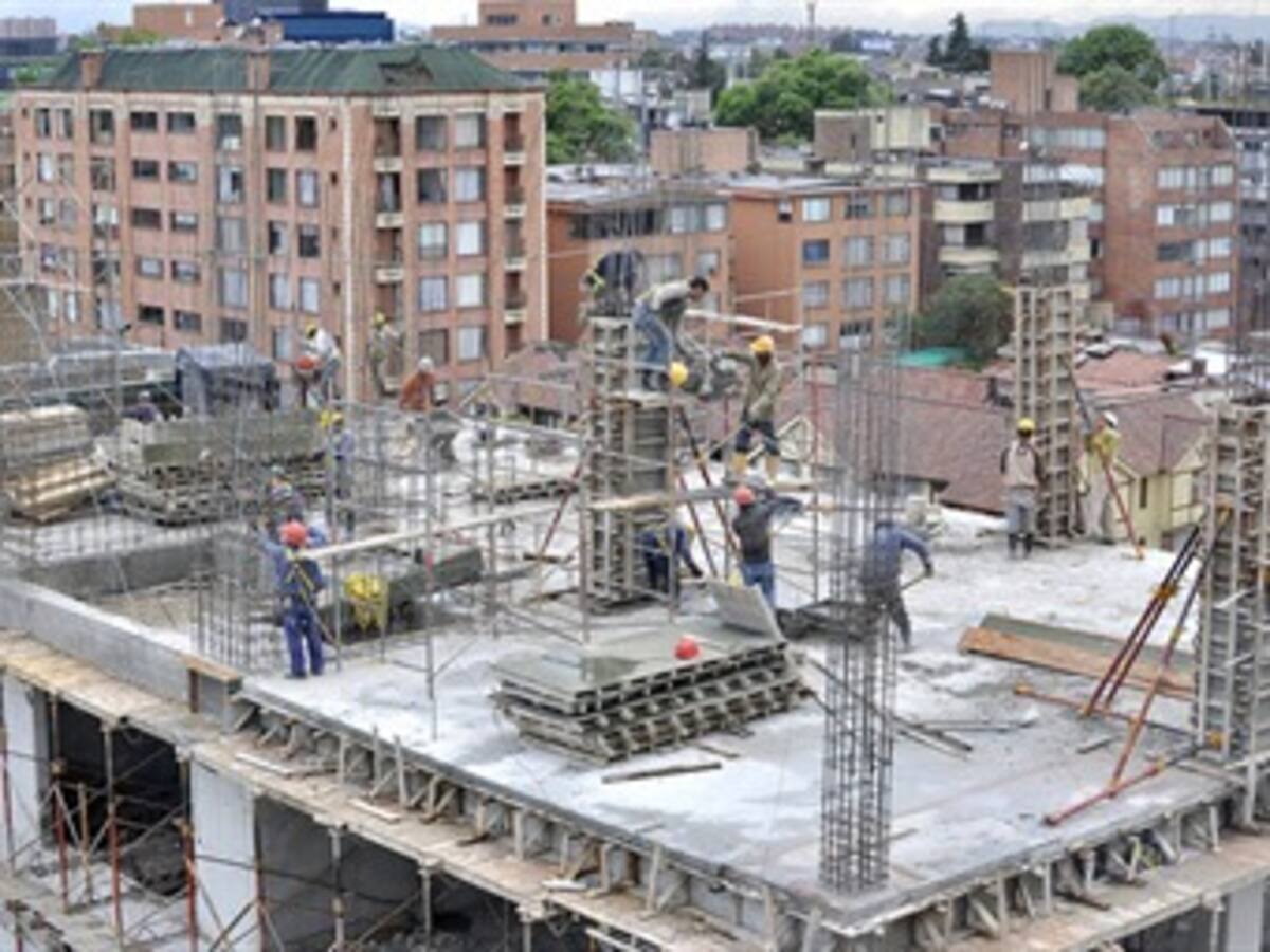 Santos ha dado mucha charla y poca acción en materia de infraestructura: The Economist