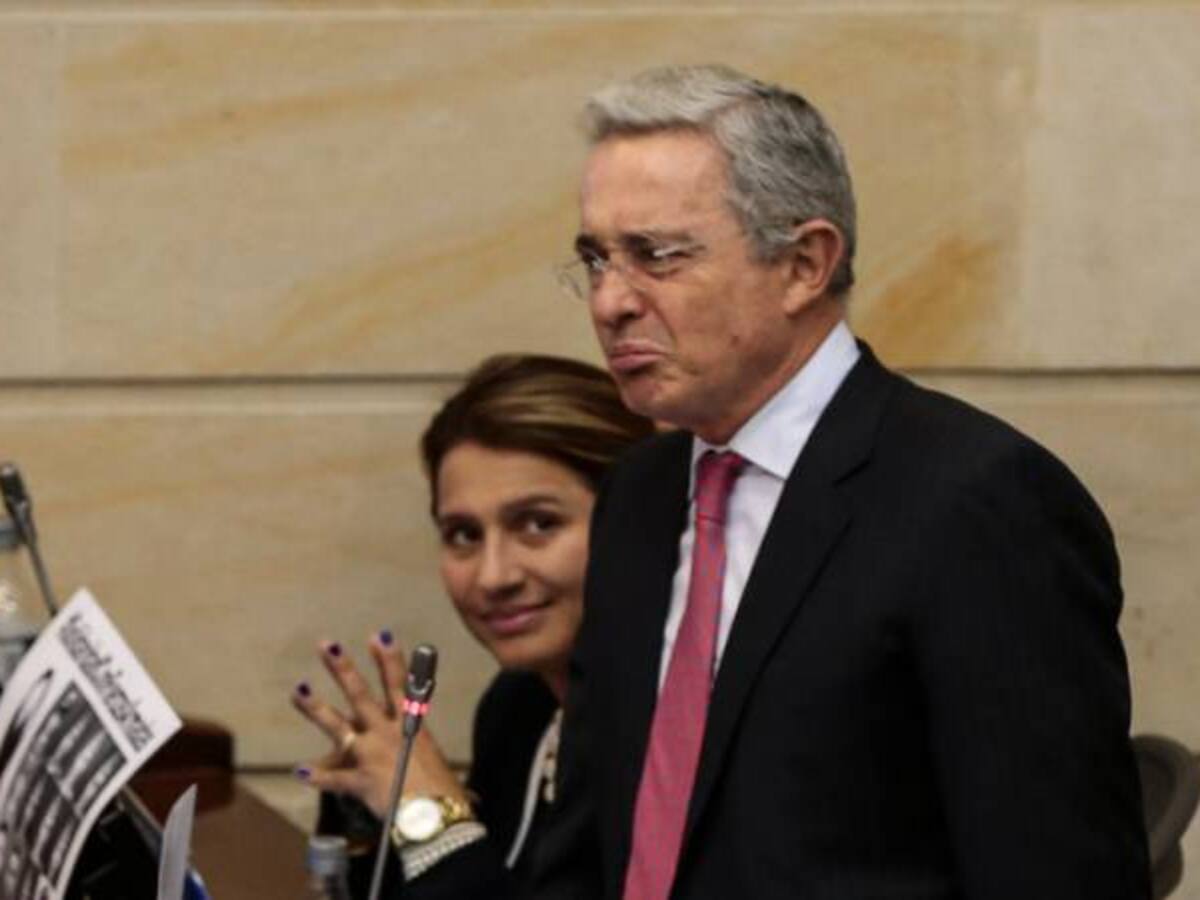 Uribe envía mensaje a "soldados de Venezuela" tras acusaciones de Maduro