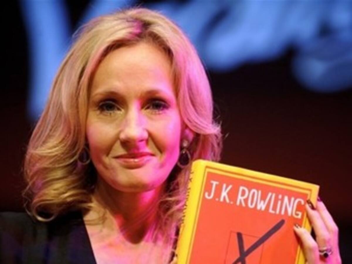 JK Rowling acepta donación de firma de abogados que reveló su seudónimo