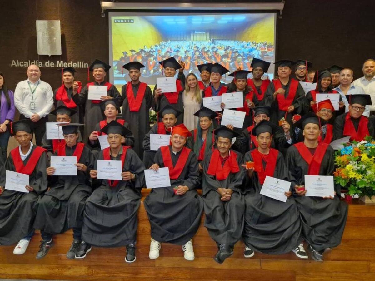 34 ex habitantes de calle en Medellín consiguen empleo tras completar su proceso de resocialización