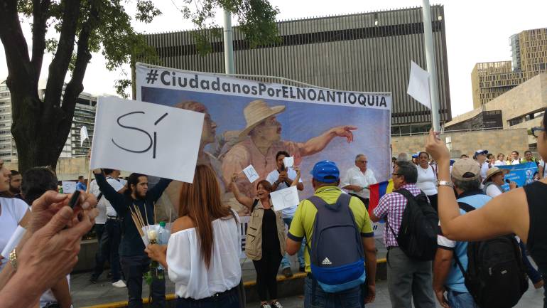 Enfrentamientos entre partidarios del si y el no en Plaza Mayor