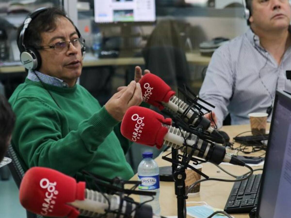 Galería: Gustavo Petro habló sobre sus propuestas en Caracol Radio