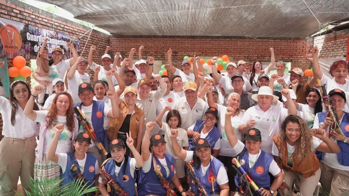 Mujeres víctimas en el Catatumbo recibieron 724 hectáreas de la ANT para sembrar café y cacao