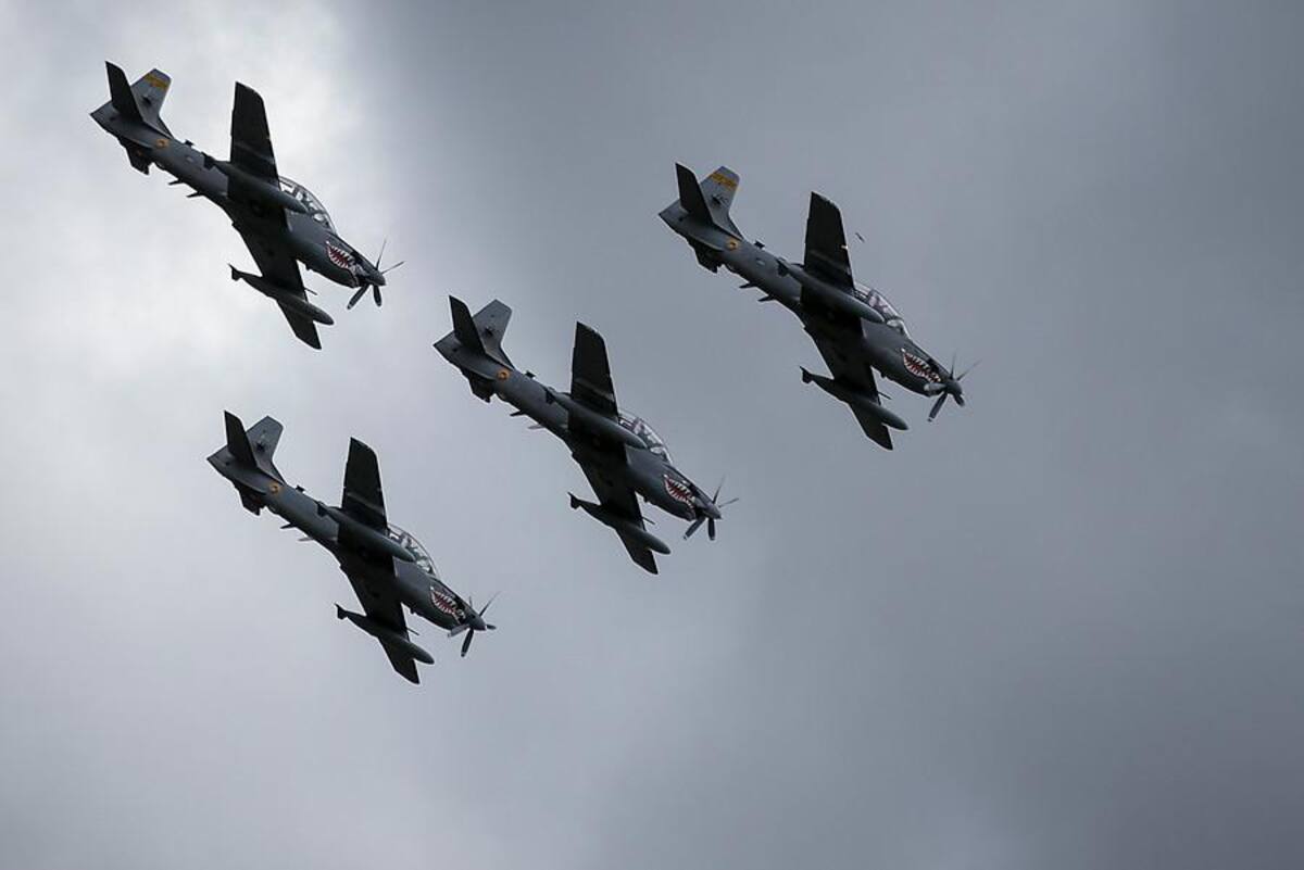 Miles de bogotanos salieron a las calles a observar el desfile del 20 de julio que realizan las Fuerzas Armadas Colombianas.