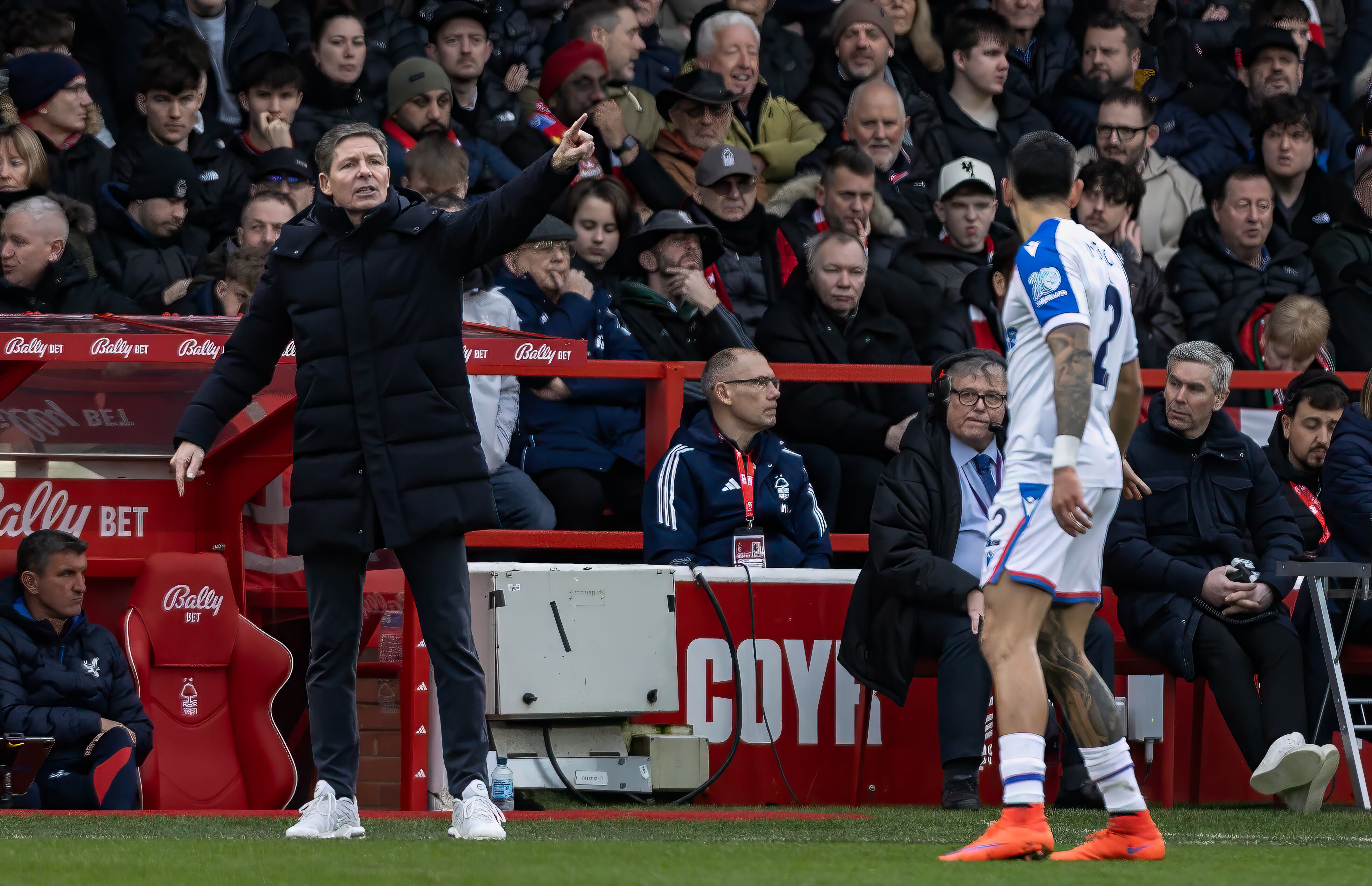 NOTTINGHAM, ENGLAND - FEBRUARY 1: Crystal Palace's manager Oliver Glasner gestures during the Premier League match between Nottingham Forest and Crystal Palace at City Ground on February 1, 2026 in Nottingham, United Kingdom. (Photo by Andrew Kearns - CameraSport via Getty Images)