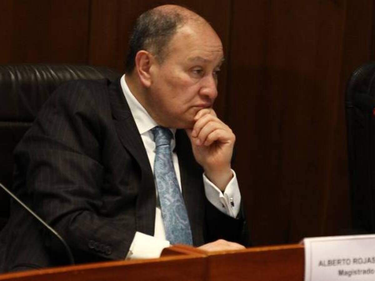 Corte Constitucional mantiene en el cargo al magistrado Alberto Rojas Ríos