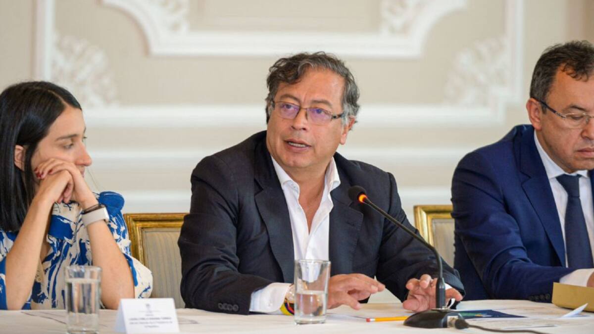 Petro rechaza pedido de extradición de opositores venezolanos a su país