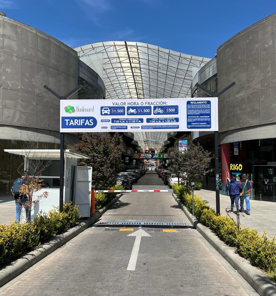 "Hasta donde el centro comercial puede cerrar y obstruir una vía de acceso que es la continuidad de ese sector", dijo la comunidad.